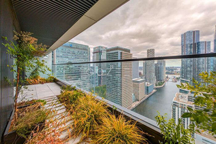 1 Bedroom Flat To Rent In Wardian Building, London, E14