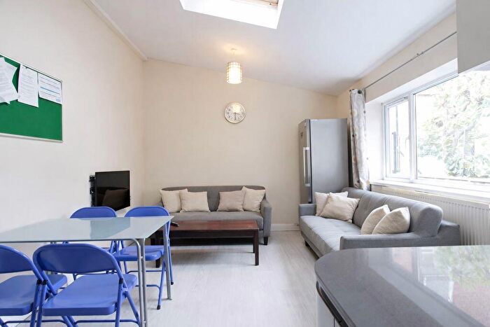 7 Bedroom Semi Detached House To Rent In Gregory Avenue, Nottingham, NG7