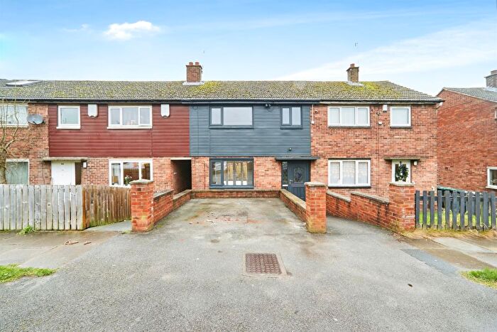 3 Bedroom Terraced House For Sale In Airedale Avenue, Bingley, BD16