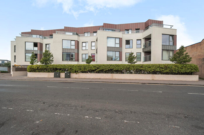 2 Bedroom Flat To Rent In South Street, Lancing, West Sussex, BN15
