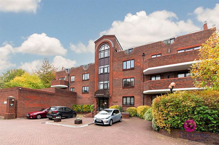 2 Bedroom Flat For Sale In Holders Hill Road, London, NW4