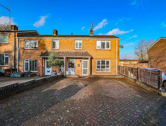 3 Bedroom End Terrace House For Sale In Woolmer Drive, Hemel Hempstead, HP2