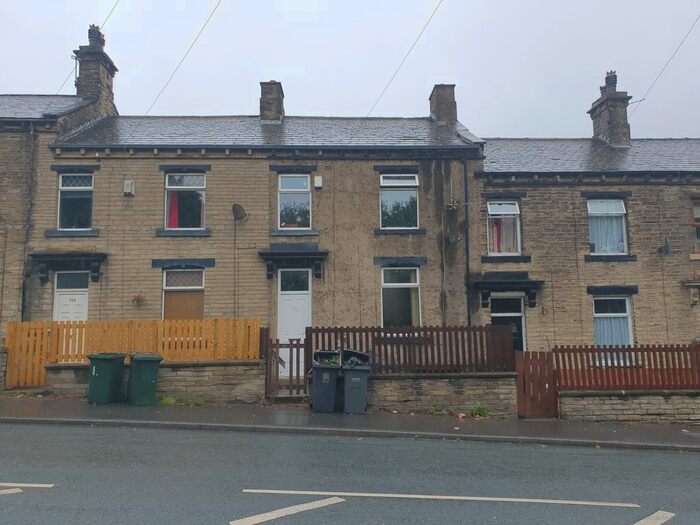 3 Bedroom Flat To Rent In Cleckheaton Road, Bradford, BD12