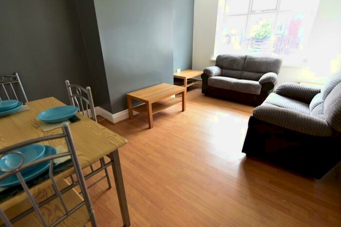 3 Bedroom Terraced House To Rent In Mayville Avenue Leeds, LS6