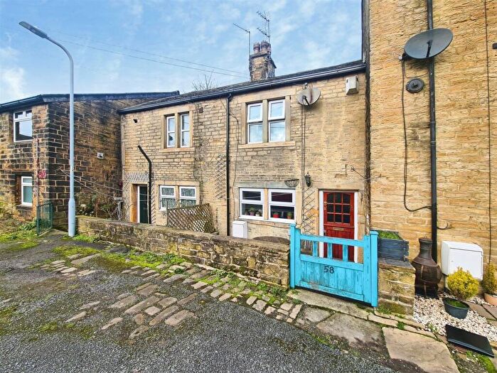 2 Bedroom Terraced House For Sale In Victoria Road Bradford, BD2