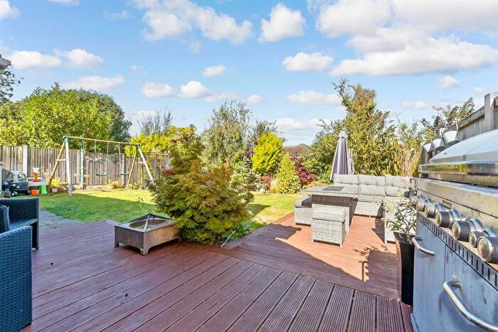 4 Bedroom Chalet For Sale In Mill Lane, Shepherdswell, Kent, CT15