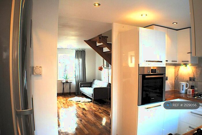 3 Bedroom Terraced House To Rent In Oakley Close, London, E6