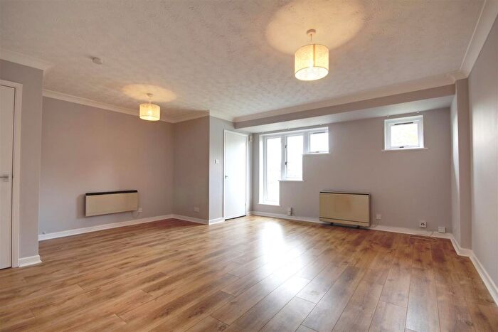 2 Bedroom Flat For Sale In Ramsey Road, St. Ives, Huntingdon, PE27