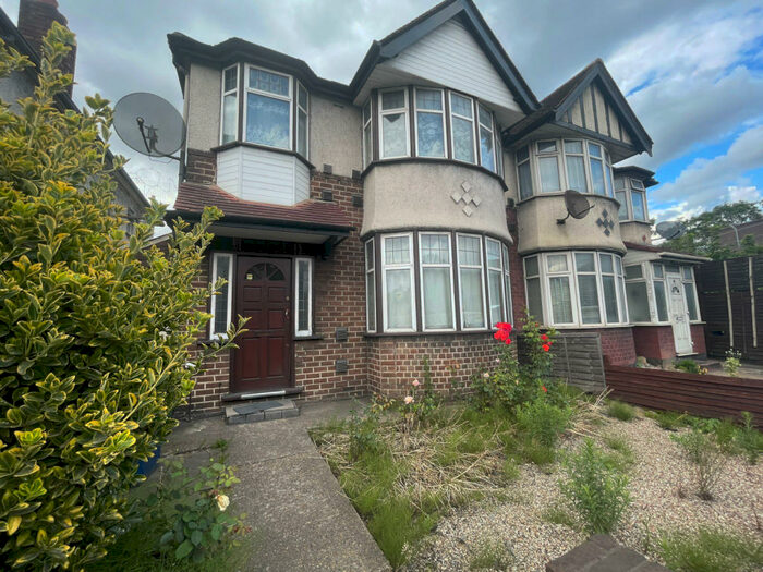 2 Bedroom Flat To Rent In Norbreck Gardens, London, NW10