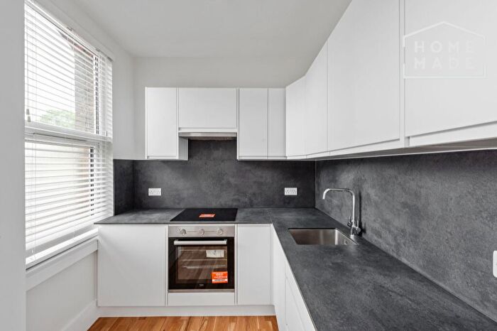 1 Bedroom Flat To Rent In Bowes House, N13