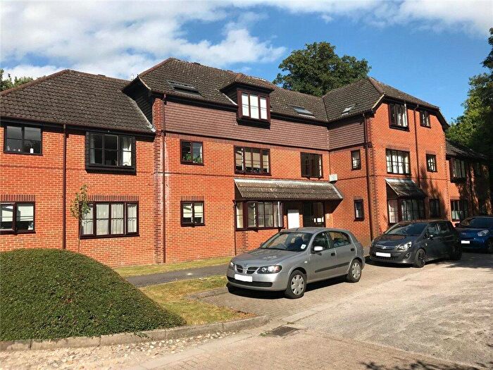 2 Bedroom Flat To Rent In Limeway Terrace, Dorking, RH4