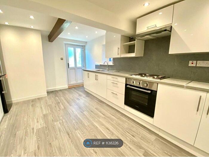 2 Bedroom Detached House To Rent In Rock Road, Huddersfield, HD3