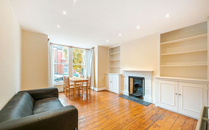 3 Bedroom Flat To Rent In Killyon Road, London, SW8