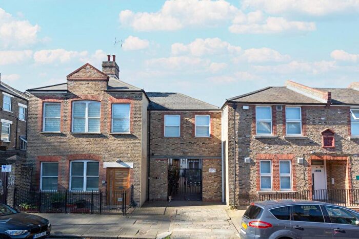 1 Bedroom Apartment For Sale In Seal Street, London, E8