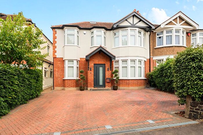 Property For Sale In Queen Elizabeths Drive, London, N14