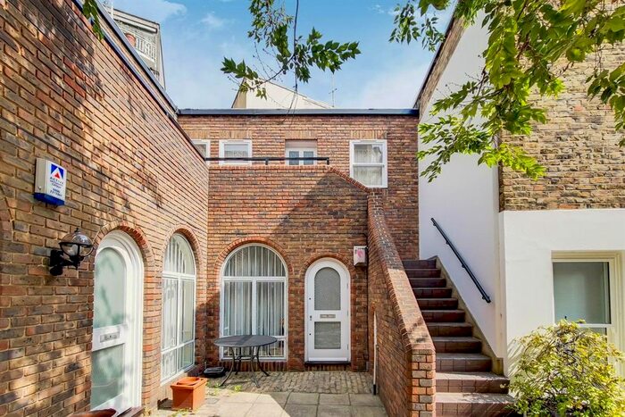 2 Bedroom Flat To Rent In Kinnerton Yard, London, SW1X