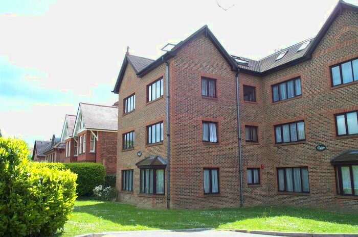 Studio To Rent In Perryfield Road, Crawley RH11