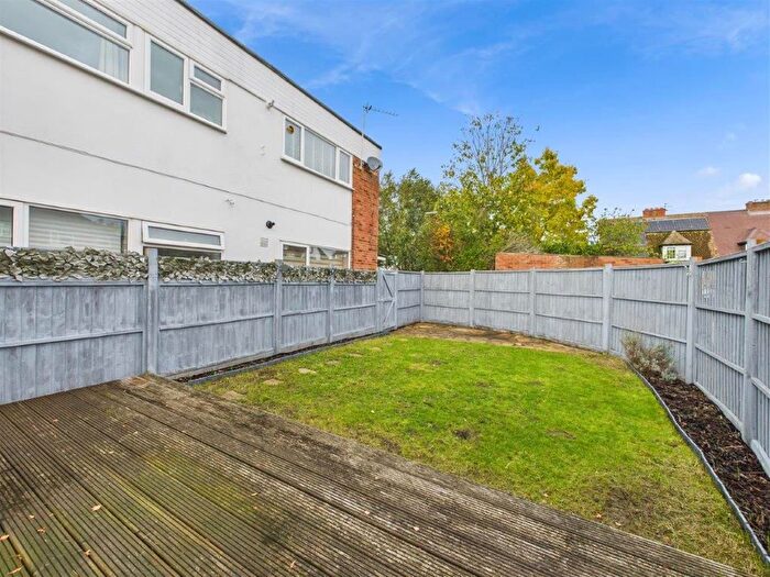 2 Bedroom Maisonette For Sale In Devoke Way, Walton-On-Thames., KT12