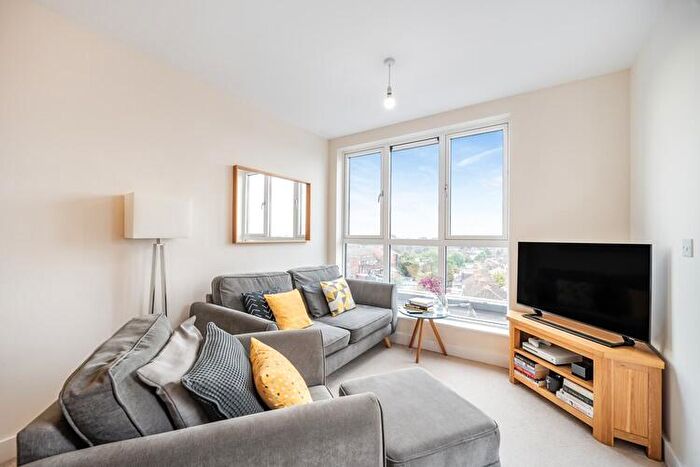 2 Bedroom Flat For Sale In Clarence Avenue, Ilford, London, IG2