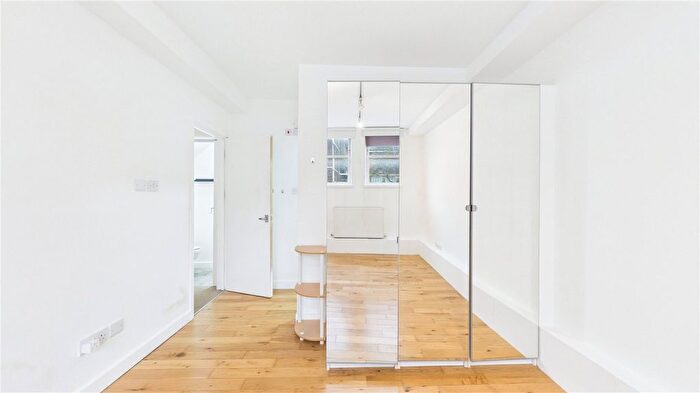 2 Bedroom Flat For Sale In Earlsfield Road, London, SW18