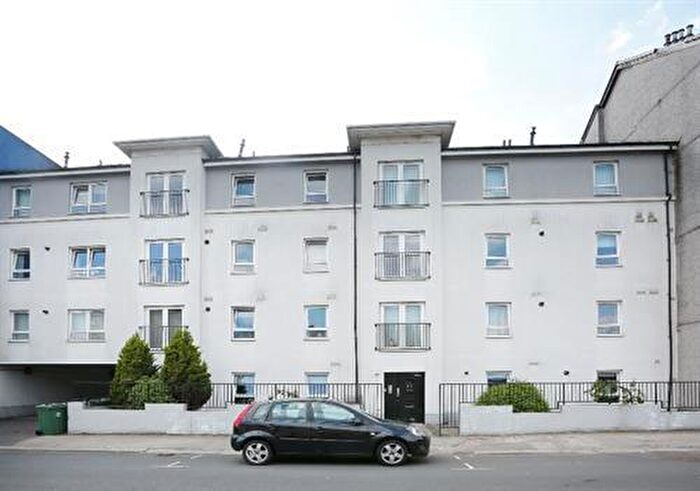 2 Bedroom Flat To Rent In Castle Street, Paisley, Renfrewshire, PA1