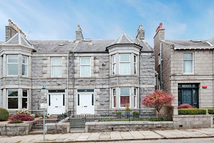 5 Bedroom Terraced House To Rent In Richmondhill Place, Aberdeen, AB15