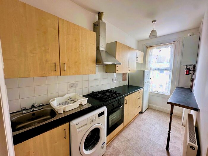 2 Bedroom Maisonette To Rent In Pevensey Road, Tooting Broadway, London, SW17