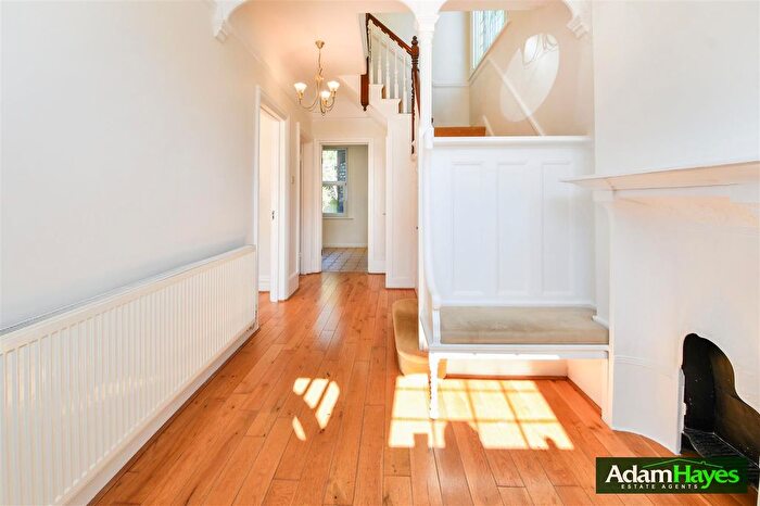 4 Bedroom Property For Sale In Park Crescent, Finchley, N3