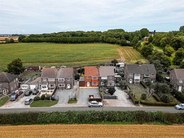 3 Bedroom Semi-Detached House For Sale In Winestead, Hull, HU12