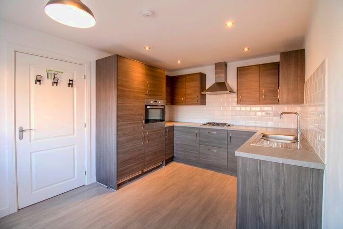 3 Bedroom Semi-Detached House To Rent In Stockbridge Way, Wakefield, WF1