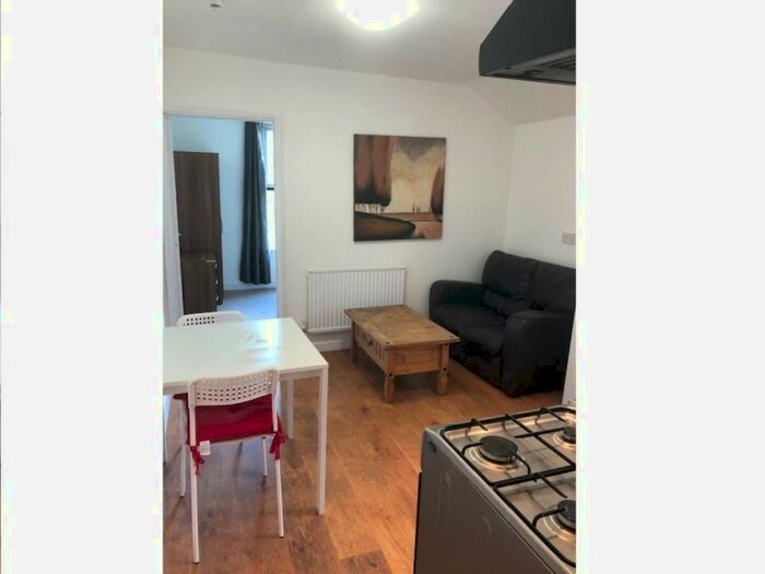 1 Bedroom Flat To Rent In Richmond Road, Cathays, CF24