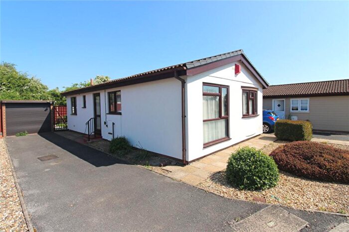 2 Bedroom Park Home For Sale In Northfield Park, Upper Cornaway Lane, Fareham, Hampshire, PO16