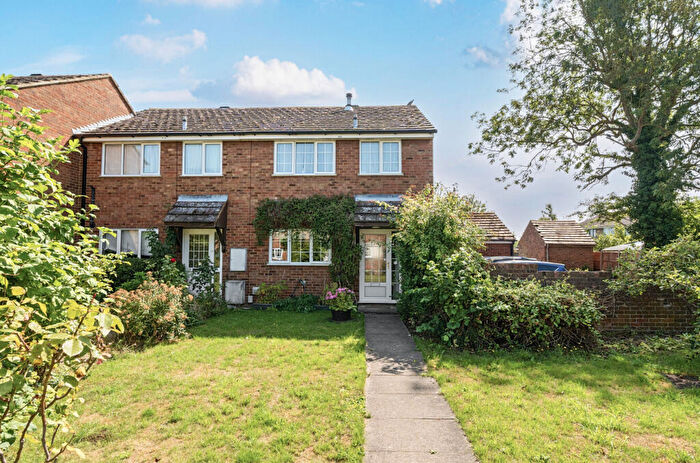 3 Bedroom End Of Terrace House For Sale In Castle Close, Wilstead, Bedford, MK45