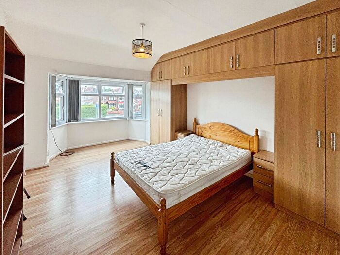 4 Bedroom Semi-Detached House To Rent In Morningside Drive, Didsbury, M20