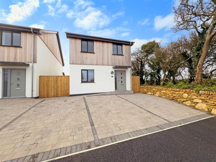 4 Bedroom Detached House For Sale In Crowntown, Helston, TR13