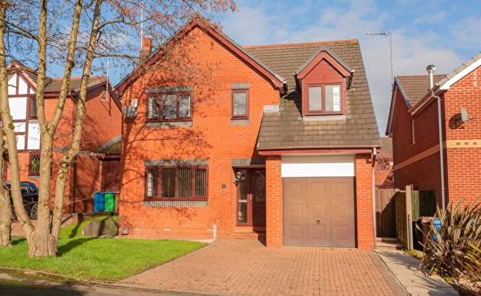 4 Bedroom Detached House To Rent In Tarnside Close, Smallbridge, OL16
