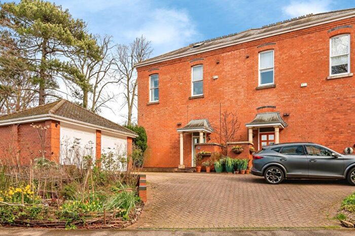 3 Bedroom Semi-Detached House For Sale In Westminster Drive, Radcliffe-on-Trent, Nottingham, NG12