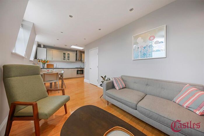 1 Bedroom Flat For Sale In Brooksby's Walk, E5