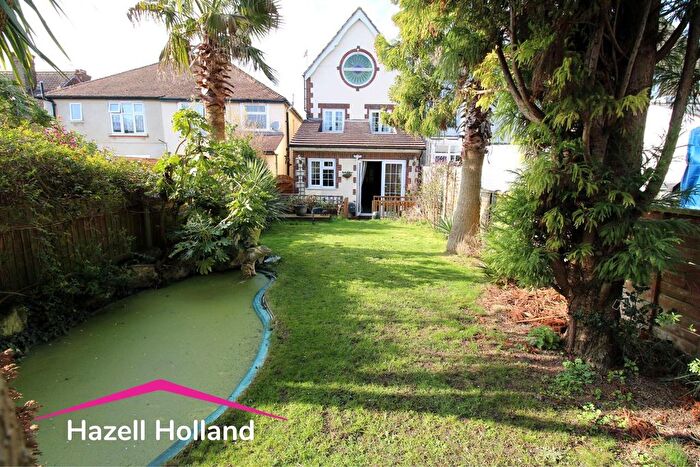 3 Bedroom Detached House For Sale In West View Road, Swanley, BR8