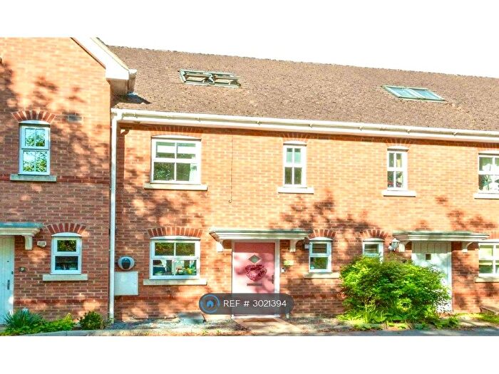 3 Bedroom Terraced House To Rent In Hams Corner, Hook, RG27
