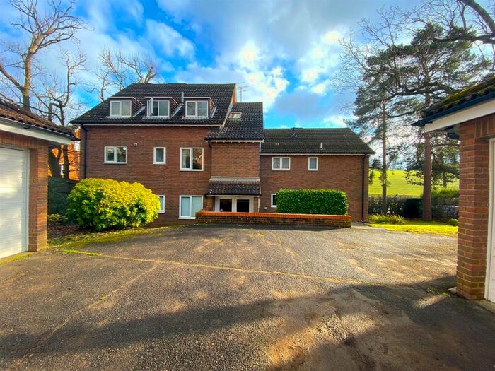 2 Bedroom Flat To Rent In Avenue Court, Welwyn AL6