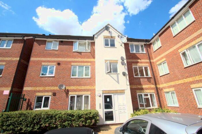 1 Bedroom Flat To Rent In Fenman Gardens Goodmayes, IG3