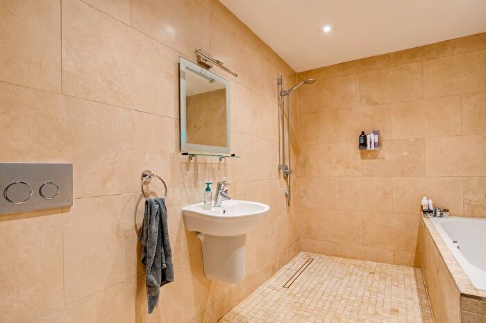 1 Bedroom Flat To Rent In Shepherds Bush Road, London, W6