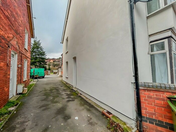 5 Bedroom Semi-Detached House To Rent In Hughenden Road, High Wycombe, HP13