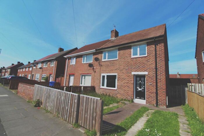 3 Bedroom Semi-Detached House To Rent In Dene View Drive, Blyth, NE24