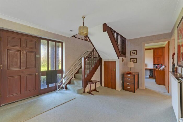 4 Bedroom Detached House For Sale In Oast Court, Yalding, Maidstone, ME18