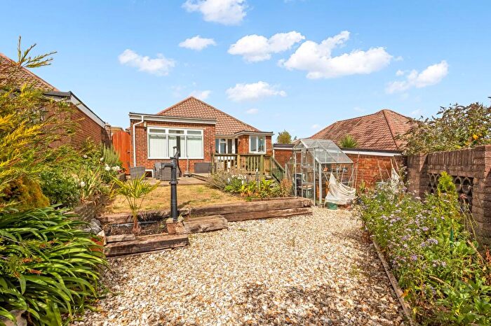 3 Bedroom Detached Bungalow For Sale In Hillside, Portslade, BN41