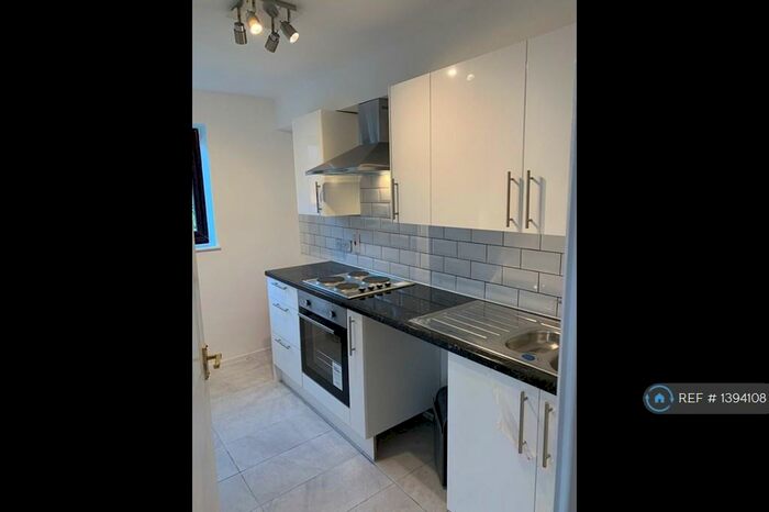 1 Bedroom Flat To Rent In Avern Close, Tipton, DY4