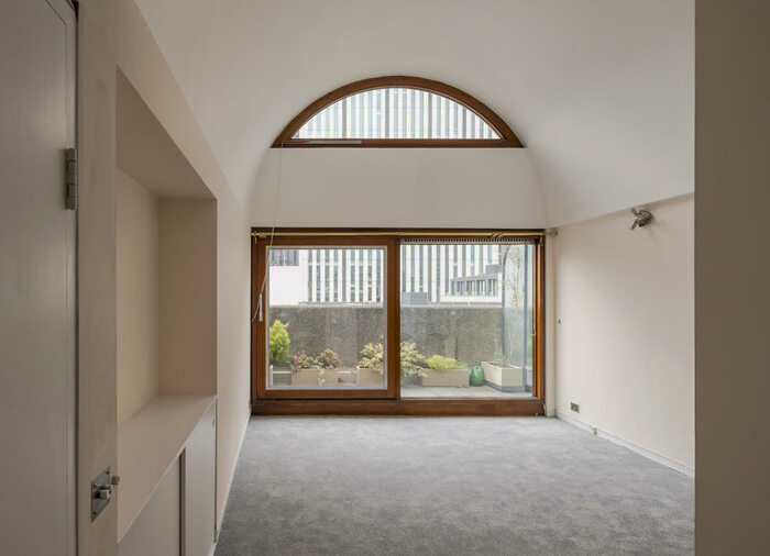 1 Bedroom Apartment To Rent In Andrewes House, Barbican, London, EC2Y