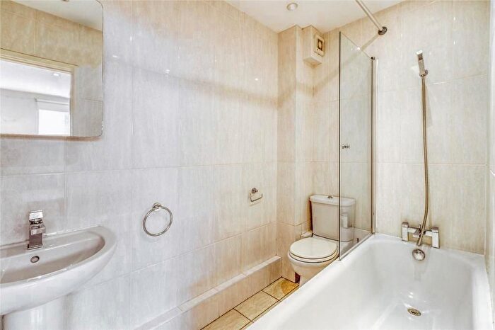 Studio To Rent In Finchley Road, London, NW11